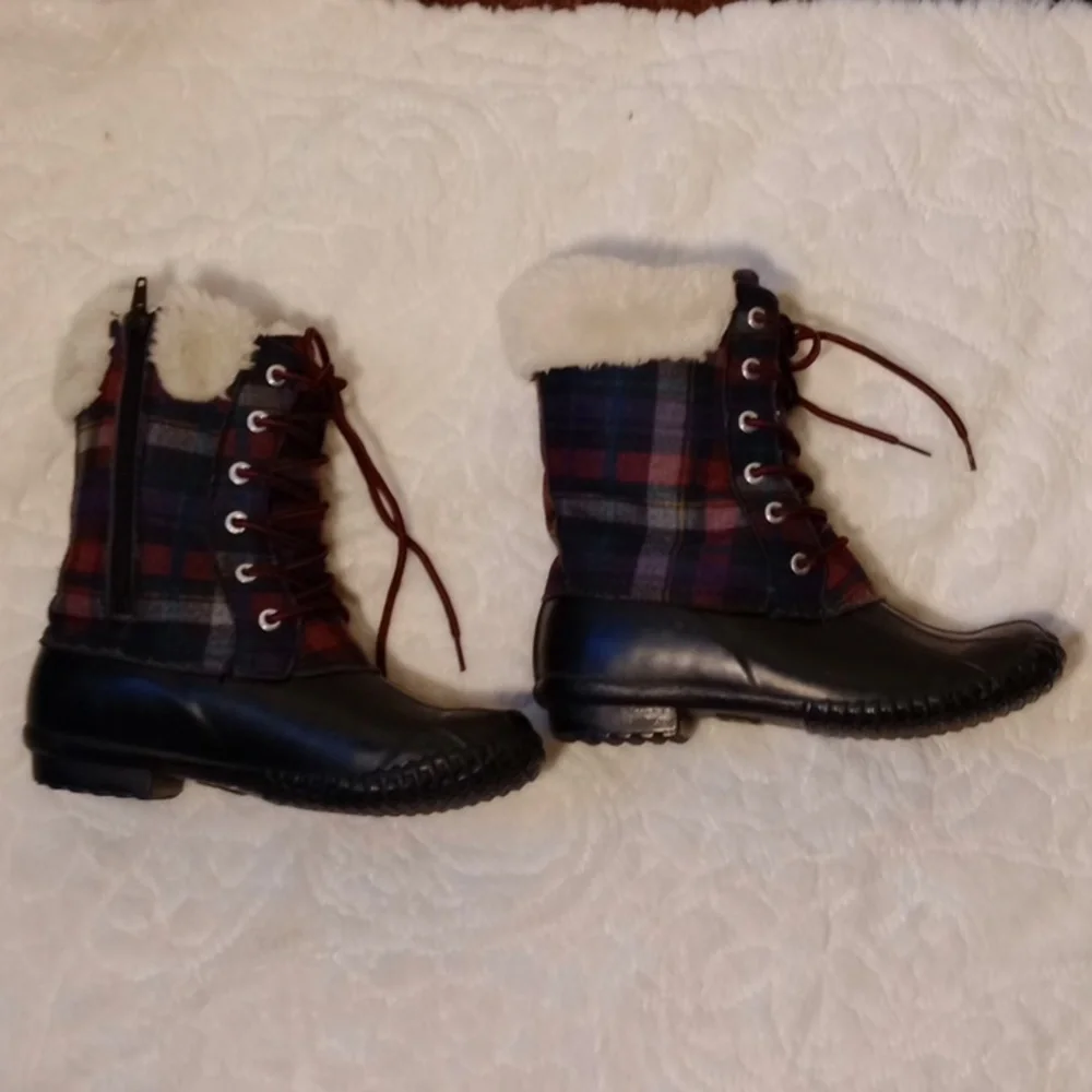 STEVIES PURPLE PLAID DUCK BOOTS, SIZE GIRLS 3